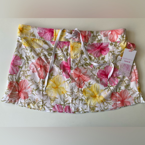NWT LOVESHACKFANCY X HURLEY HIBISCUS BOARDIE SKIRT - Size Medium - Picture 3 of 5